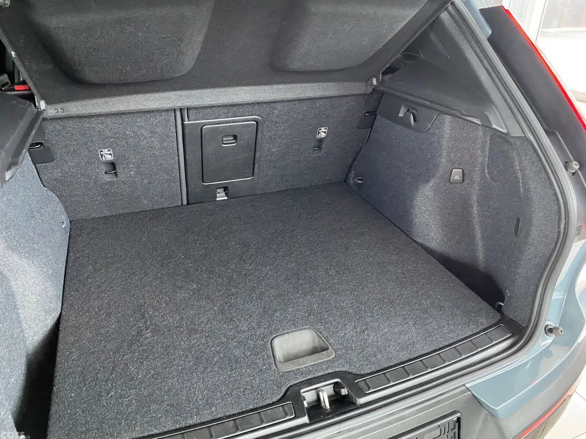 Volvo XC40 SUV, Petrol Plug-in Hybrid, 2022, Grey