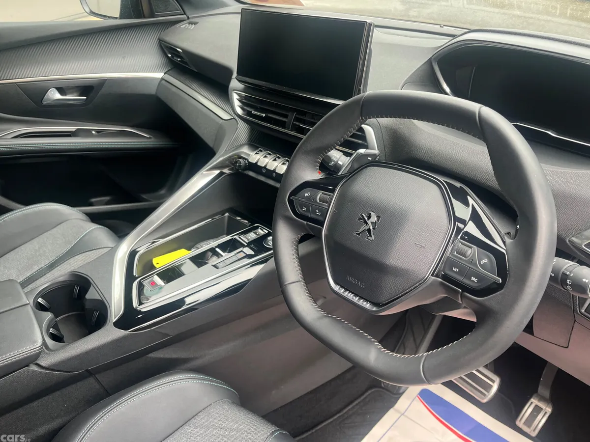 Peugeot 5008 MPV, Petrol Hybrid, 2024, Black