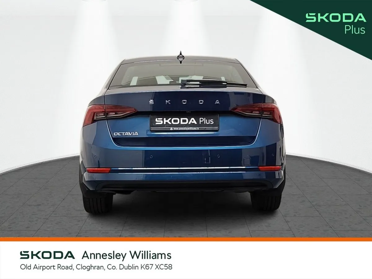Skoda Octavia Saloon, Petrol, 2023, Blue