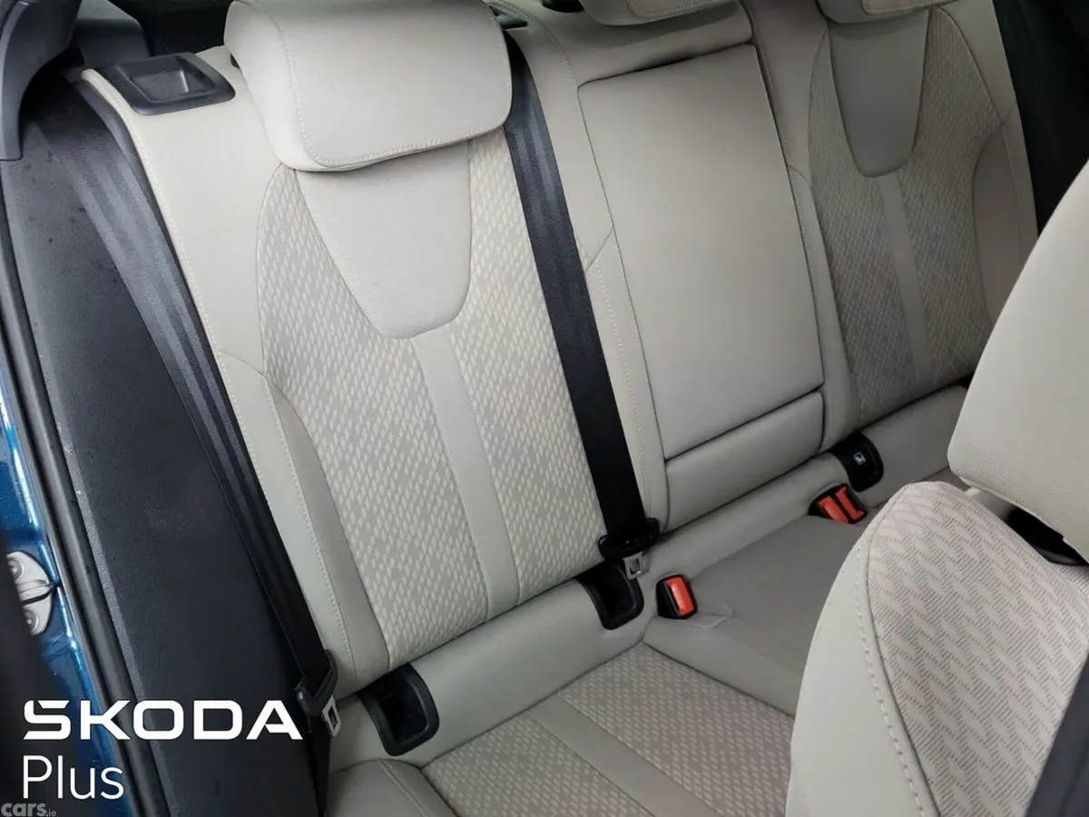 Skoda Octavia Saloon, Petrol, 2023, Blue