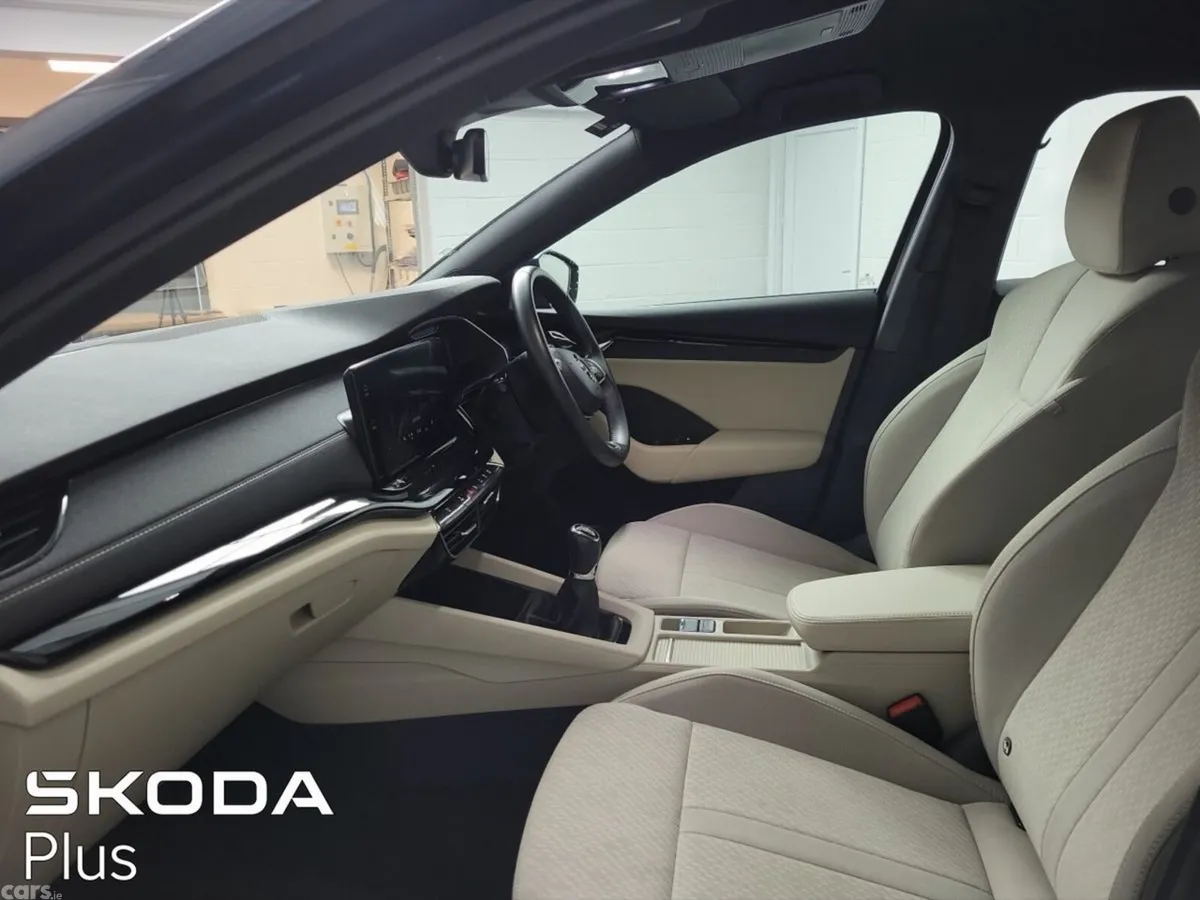 Skoda Octavia Saloon, Petrol, 2023, Blue