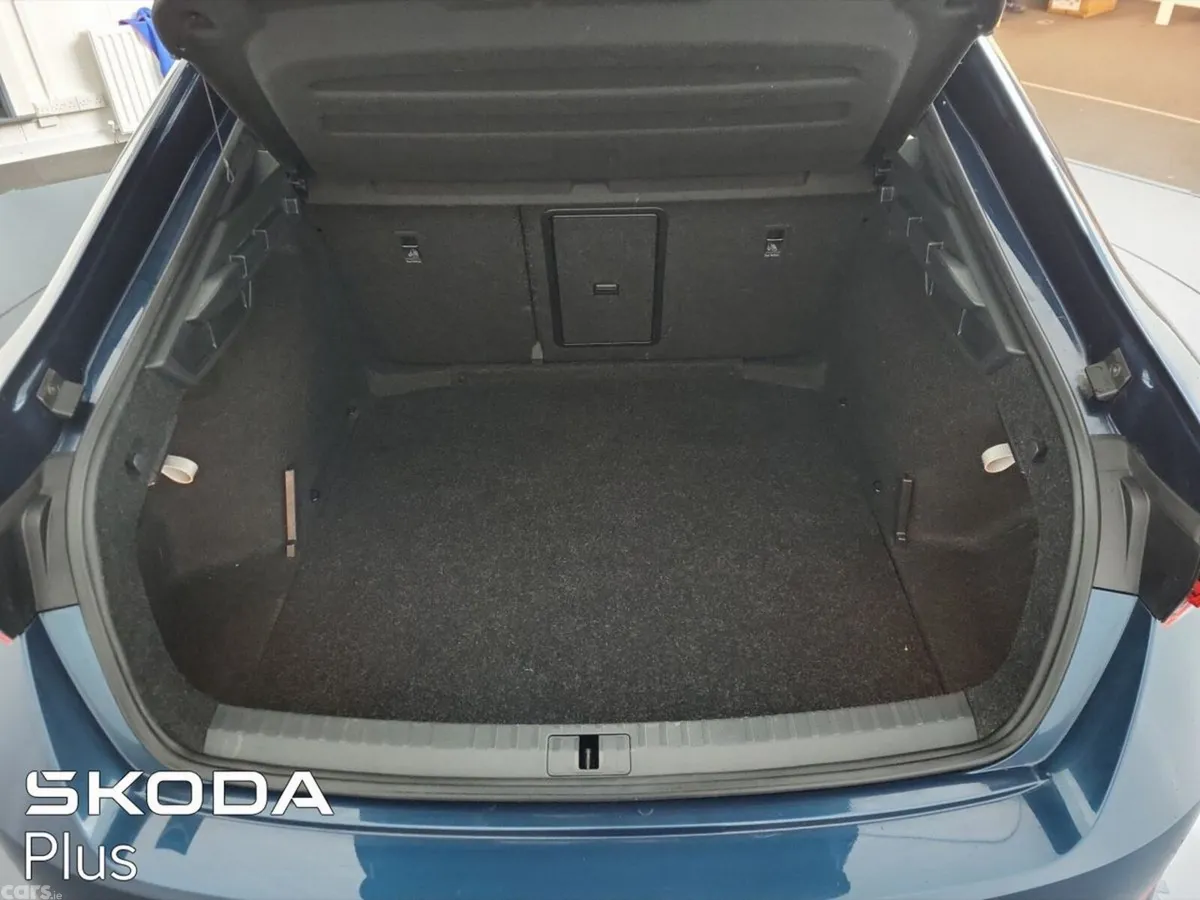 Skoda Octavia Saloon, Petrol, 2023, Blue