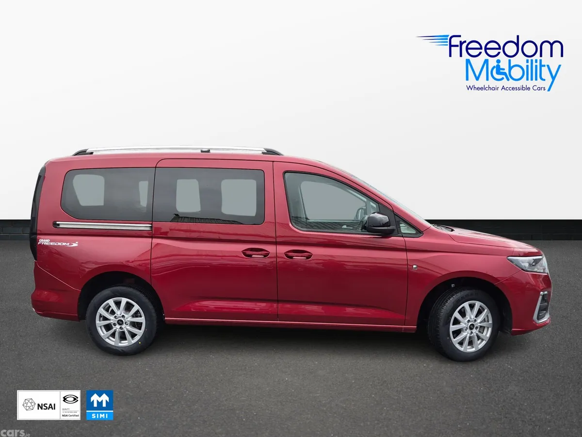 Ford Tourneo Connect MPV, Diesel, 2023, Red