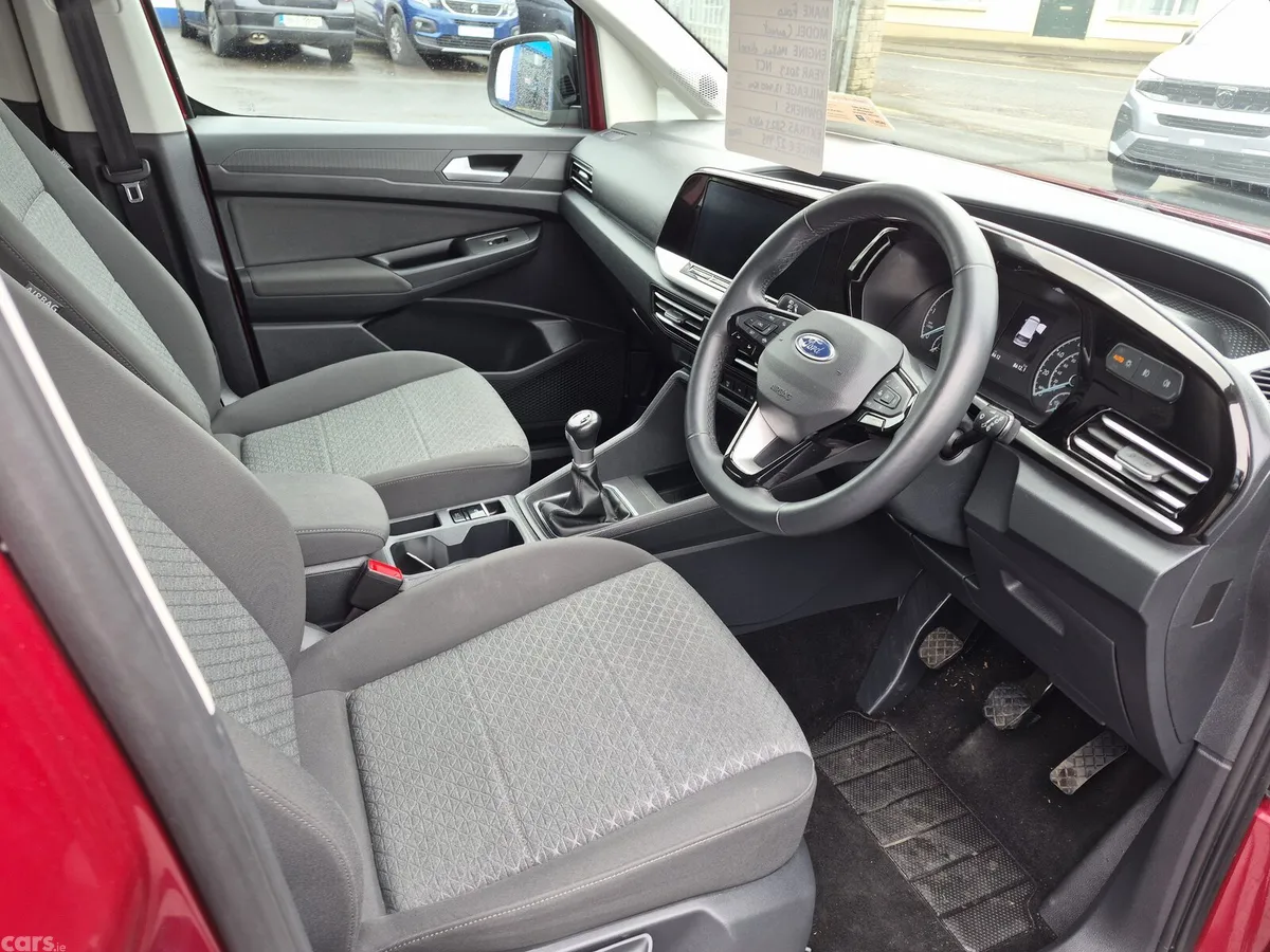 Ford Tourneo Connect MPV, Diesel, 2023, Red