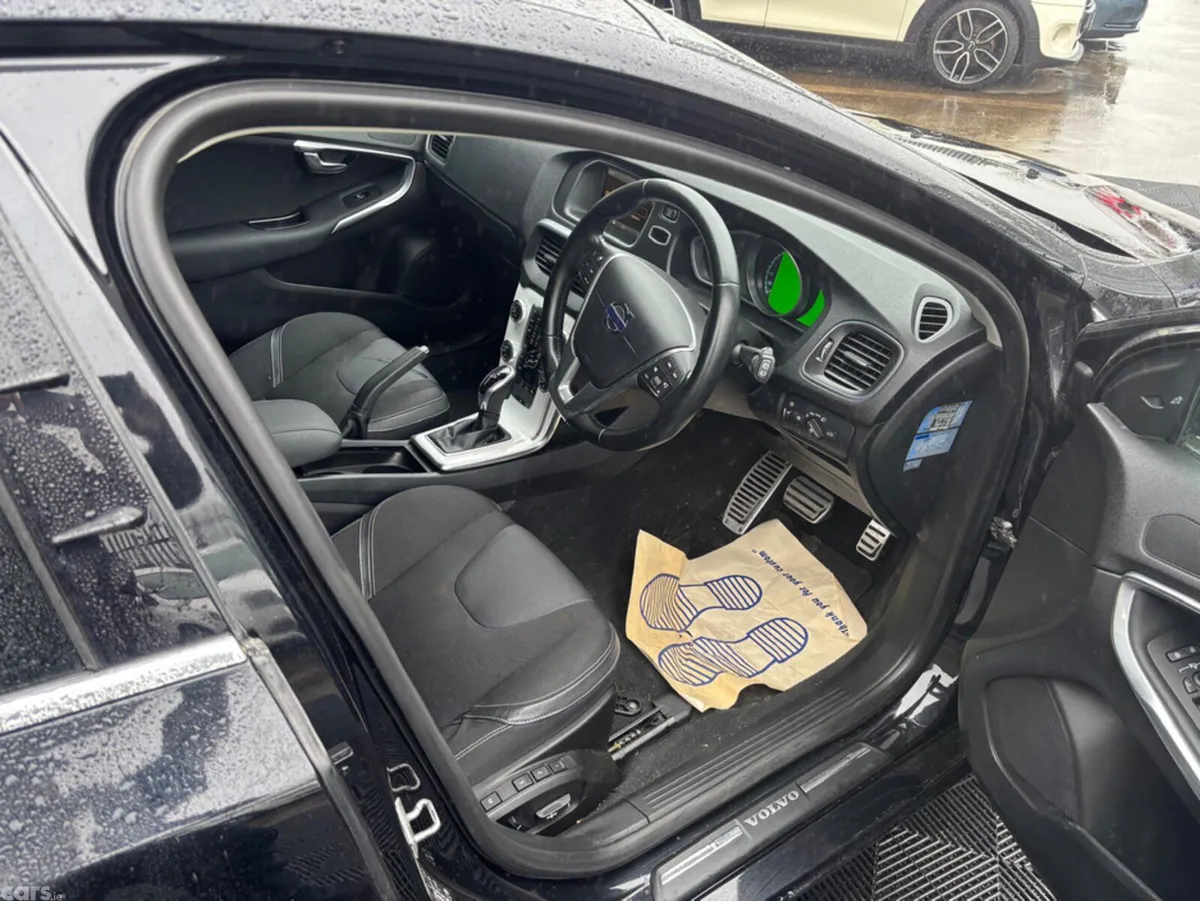 Volvo V40 Hatchback, Petrol, 2015, Black