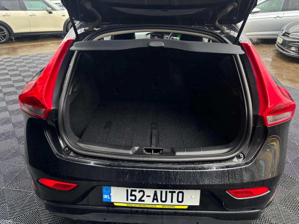 Volvo V40 Hatchback, Petrol, 2015, Black