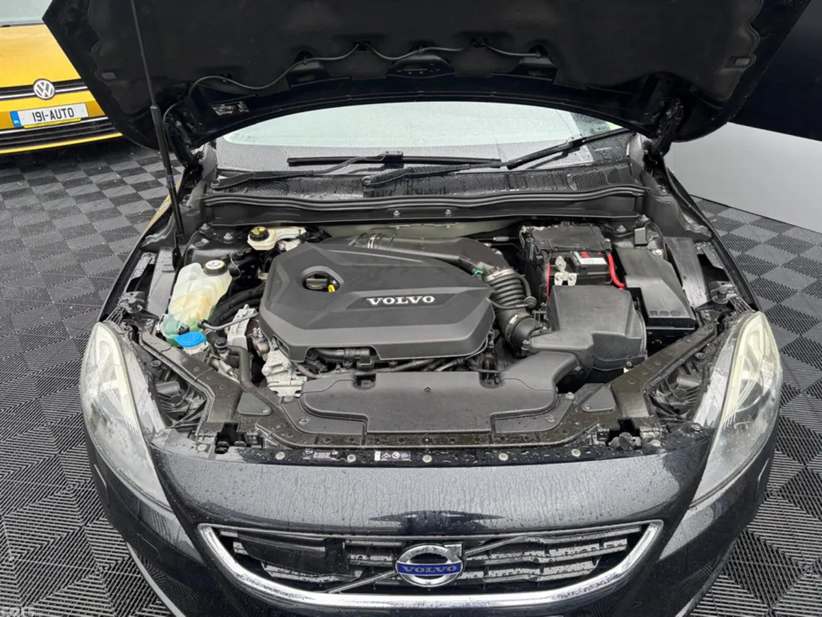 Volvo V40 Hatchback, Petrol, 2015, Black