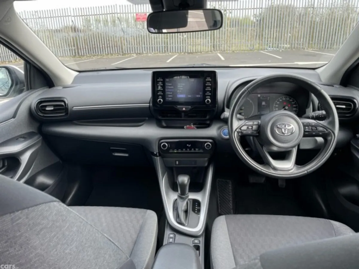 Toyota Yaris Hatchback, Petrol Hybrid, 2020, White