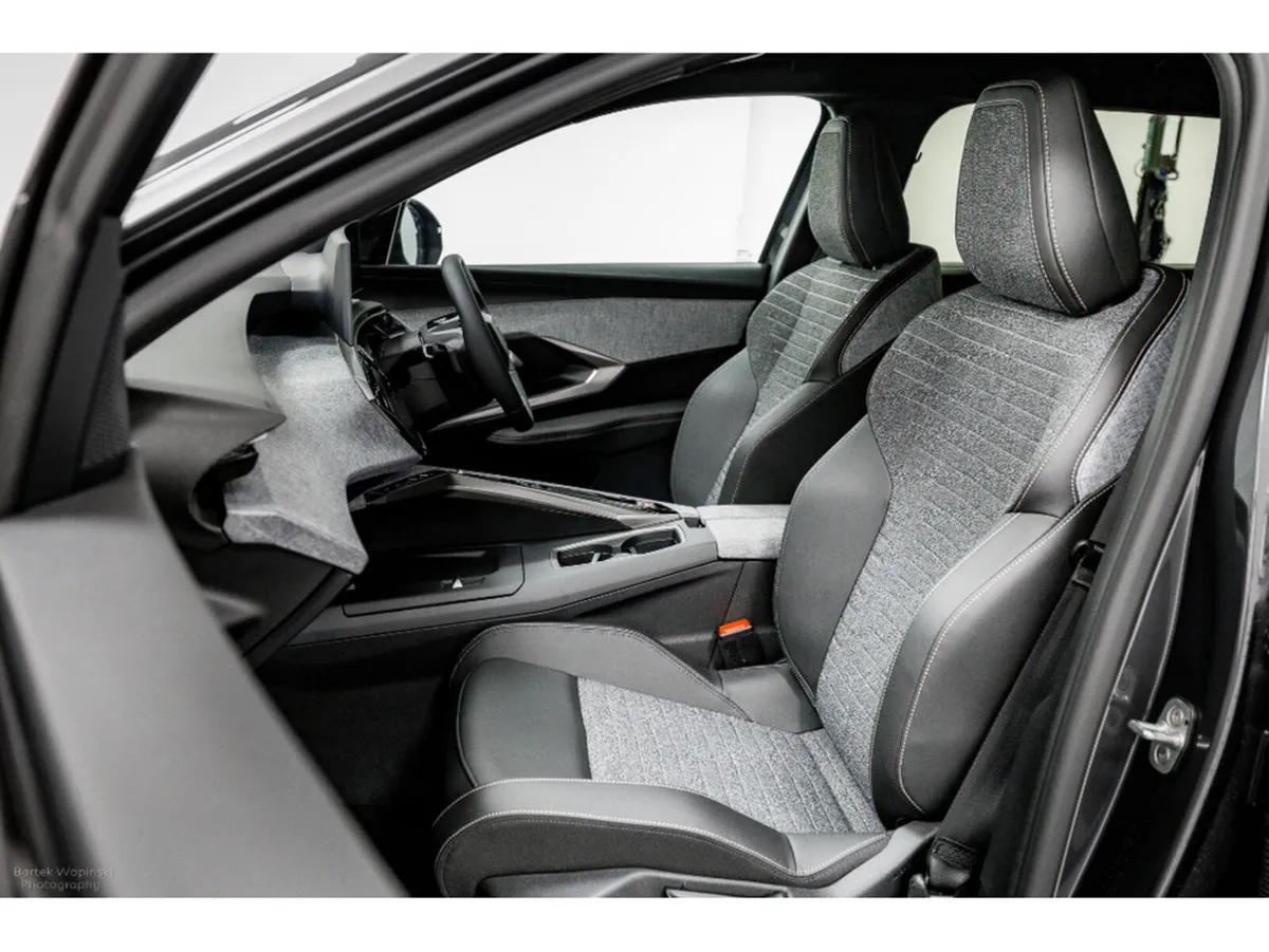 Peugeot 5008 SUV, Petrol Hybrid, 2026, Grey