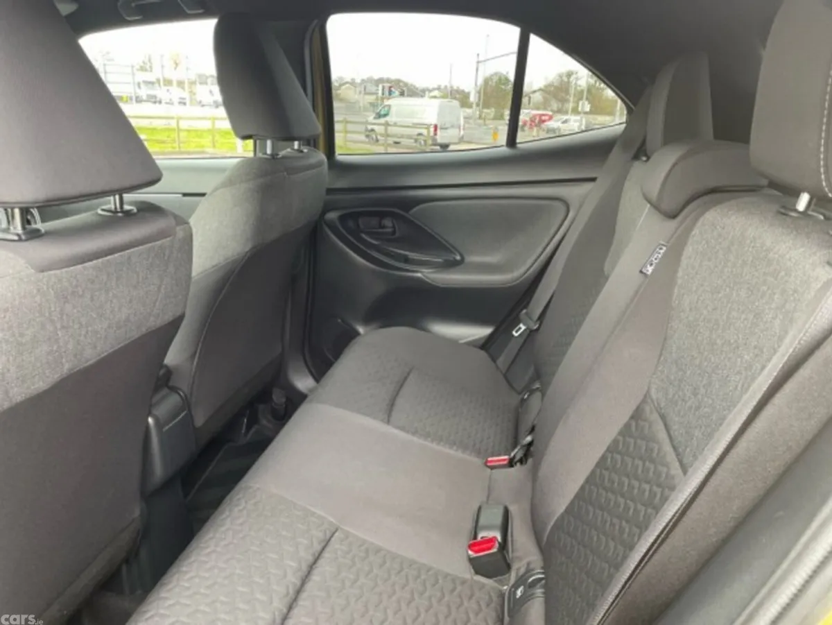 Toyota Yaris Cross SUV, Petrol Hybrid, 2022, Gold