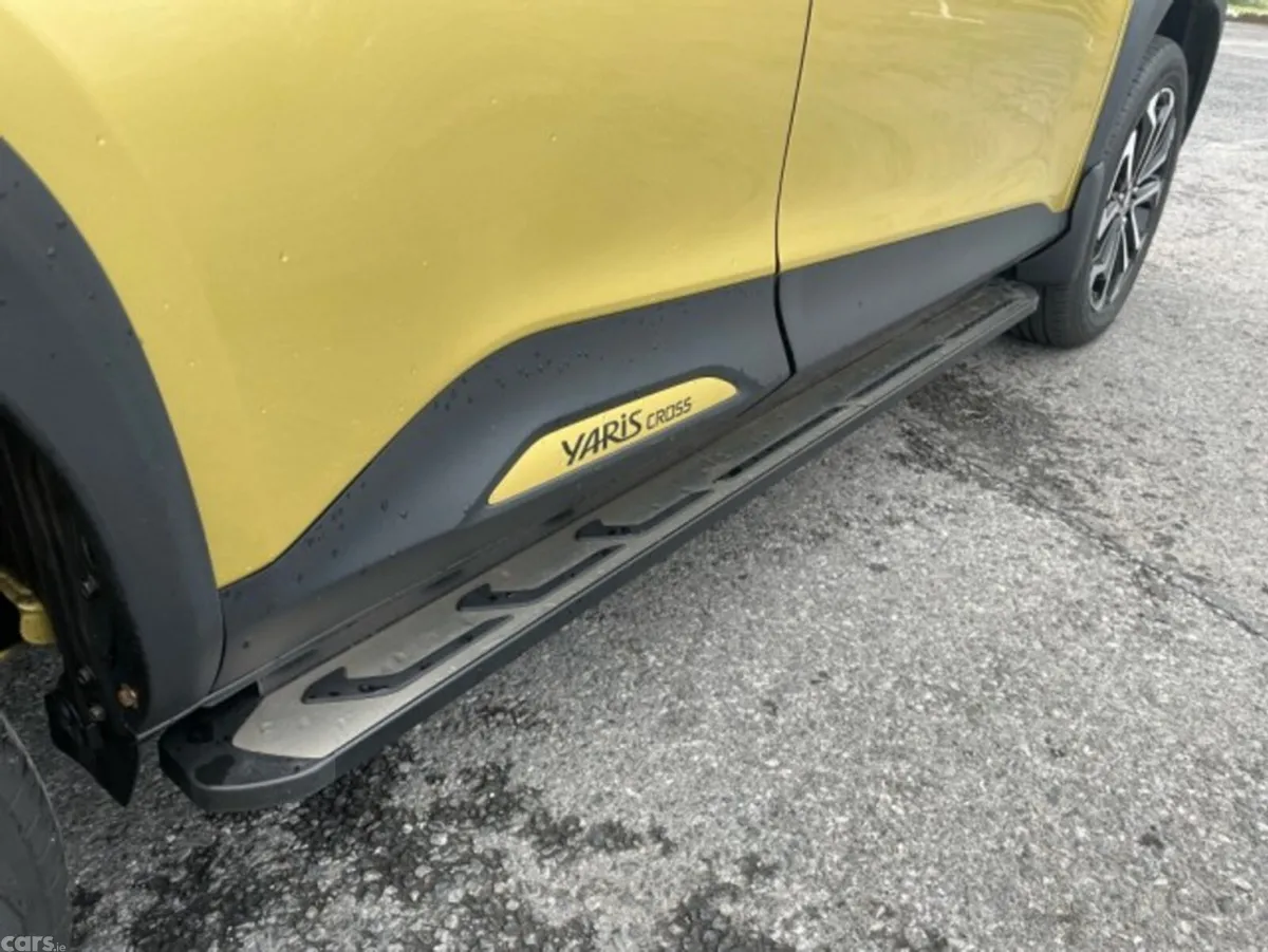 Toyota Yaris Cross SUV, Petrol Hybrid, 2022, Gold