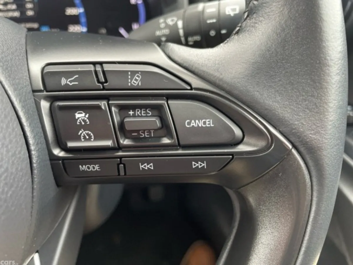Toyota Yaris Cross SUV, Petrol Hybrid, 2022, Gold