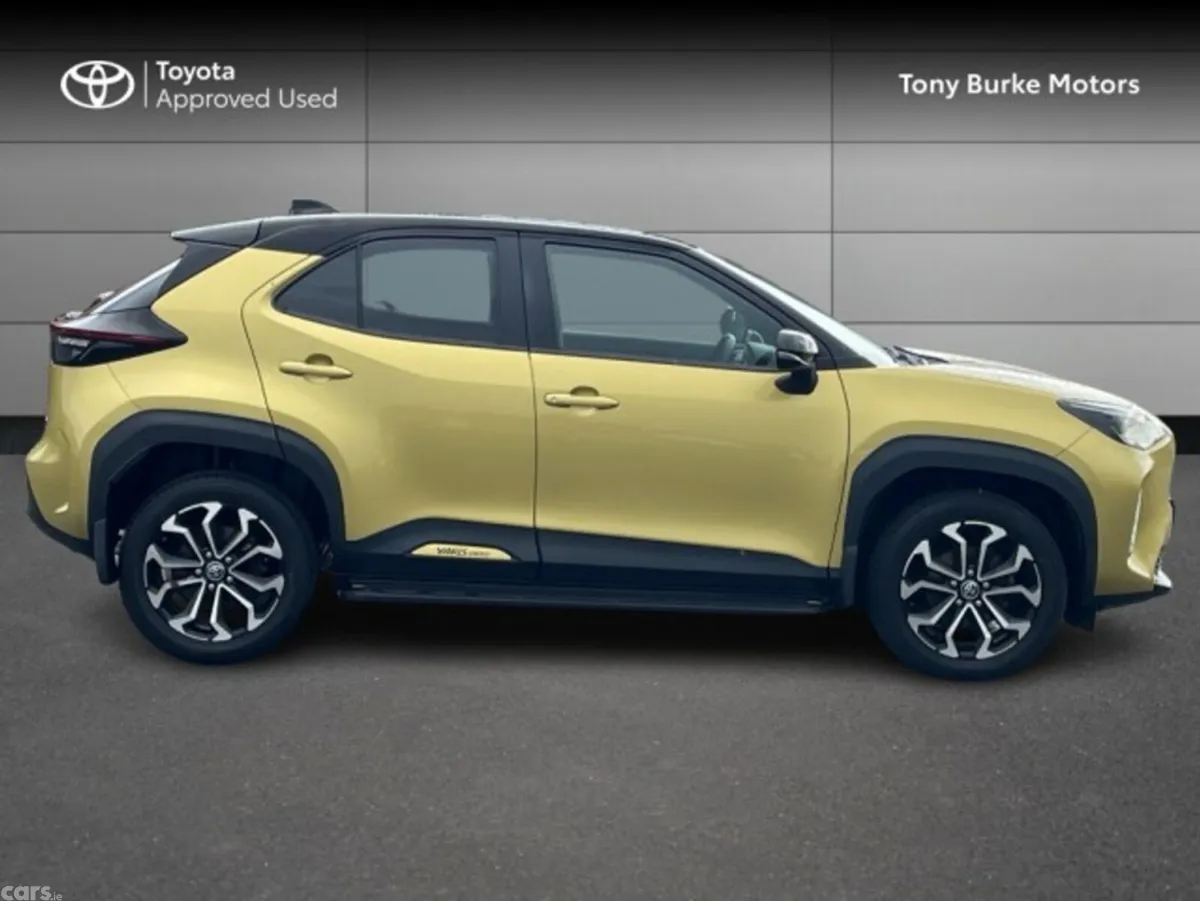 Toyota Yaris Cross SUV, Petrol Hybrid, 2022, Gold