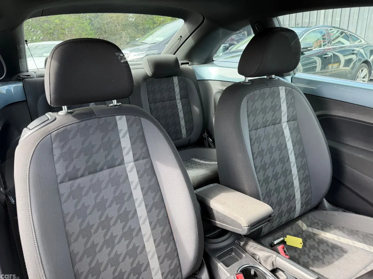 Volkswagen Beetle Coupe, Petrol, 2017, Blue