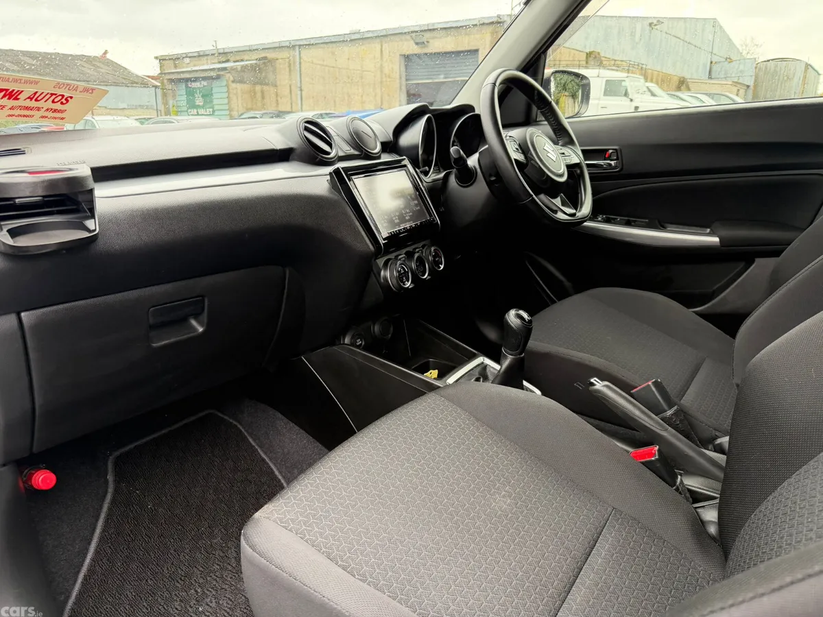 Suzuki Swift Hatchback, Petrol, 2019, White