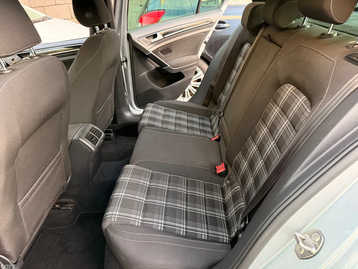 Volkswagen Golf Hatchback, Diesel, 2016, Silver