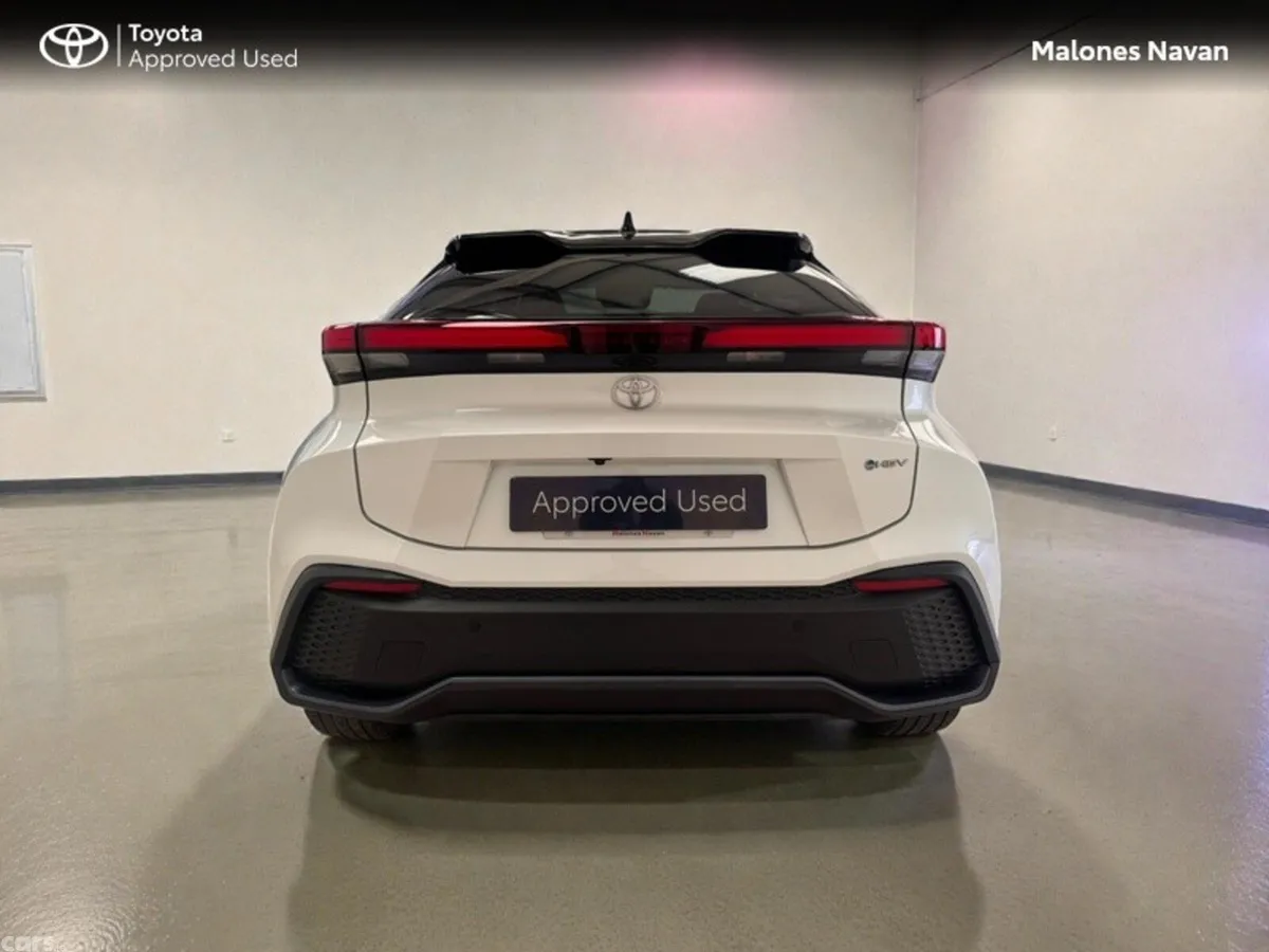 Toyota C-HR SUV, Petrol Hybrid, 2024, White