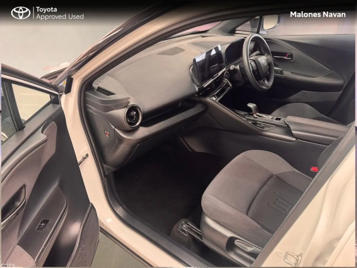Toyota C-HR SUV, Petrol Hybrid, 2024, White