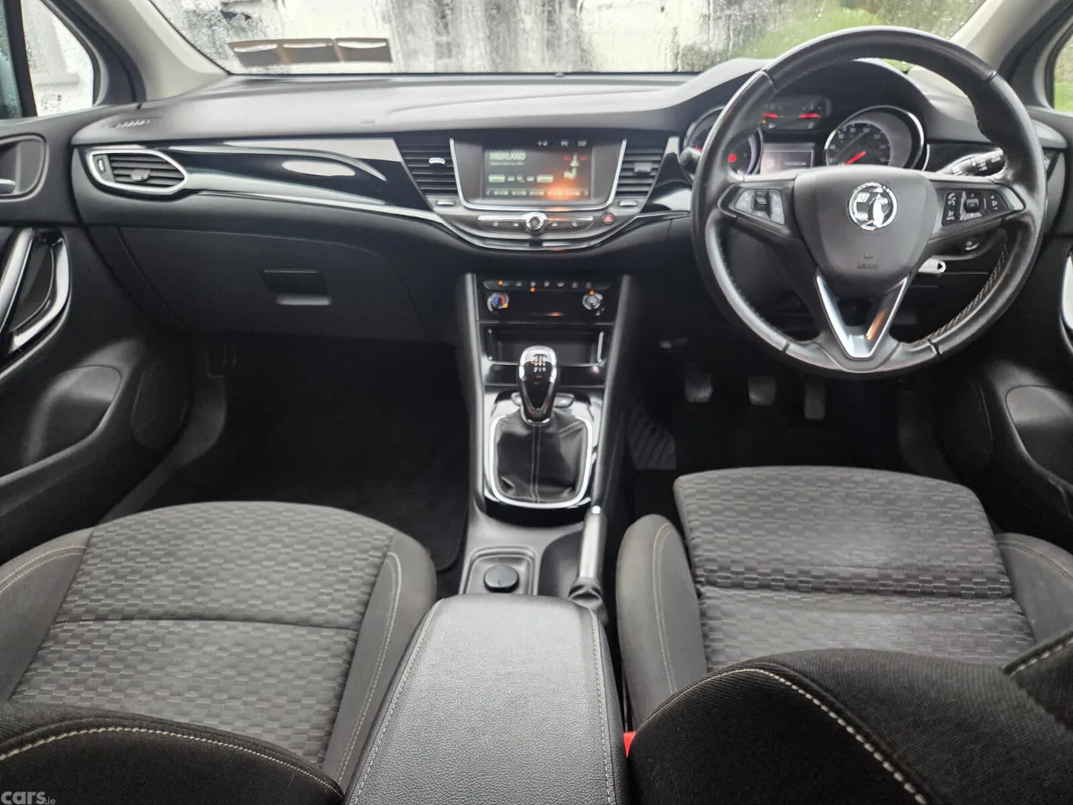 Vauxhall Astra Hatchback, Diesel, 2019, White