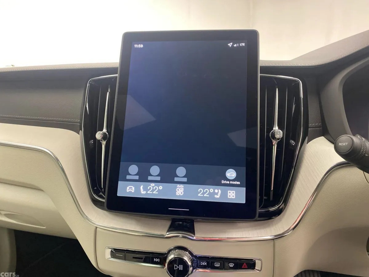 Volvo XC60 Hatchback, Petrol Plug-in Hybrid, 2027, 