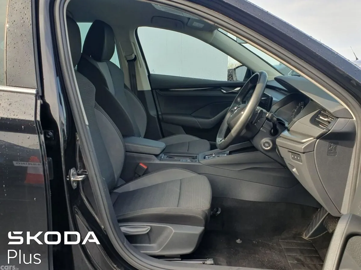 Skoda Octavia Saloon, Diesel, 2023, Black