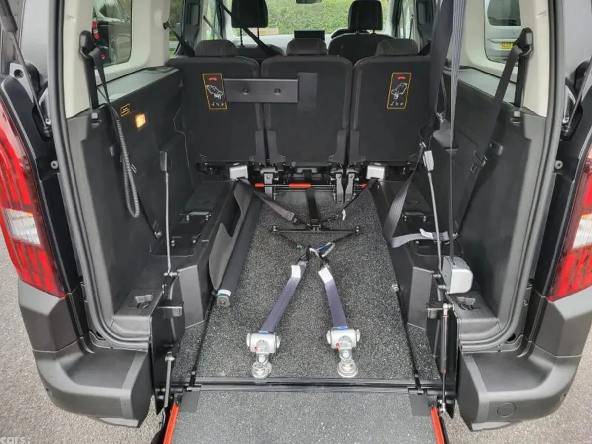 Peugeot Rifter MPV, Diesel, 2026, Black