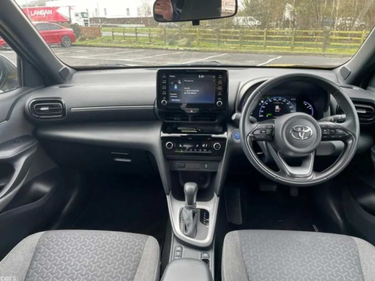 Toyota Yaris Cross SUV, Petrol Hybrid, 2022, Gold