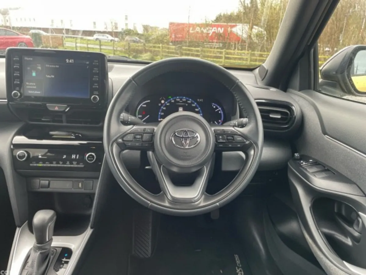 Toyota Yaris Cross SUV, Petrol Hybrid, 2022, Gold