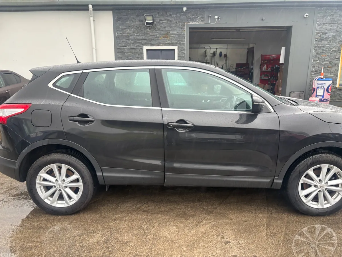 Nissan Qashqai Hatchback, Diesel, 2015, Black