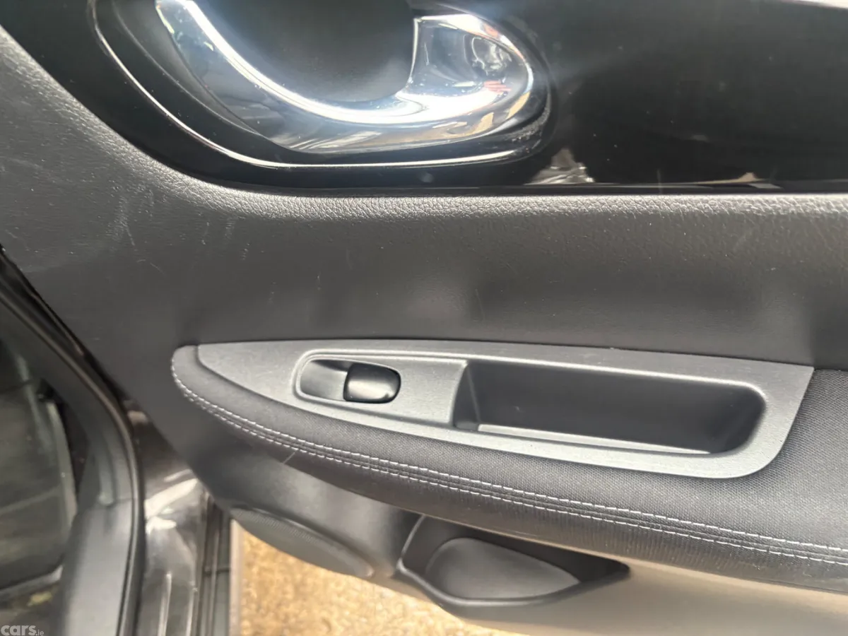 Nissan Qashqai Hatchback, Diesel, 2015, Black