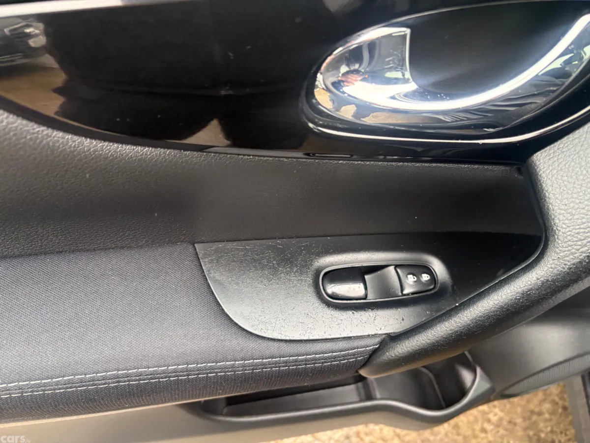 Nissan Qashqai Hatchback, Diesel, 2015, Black