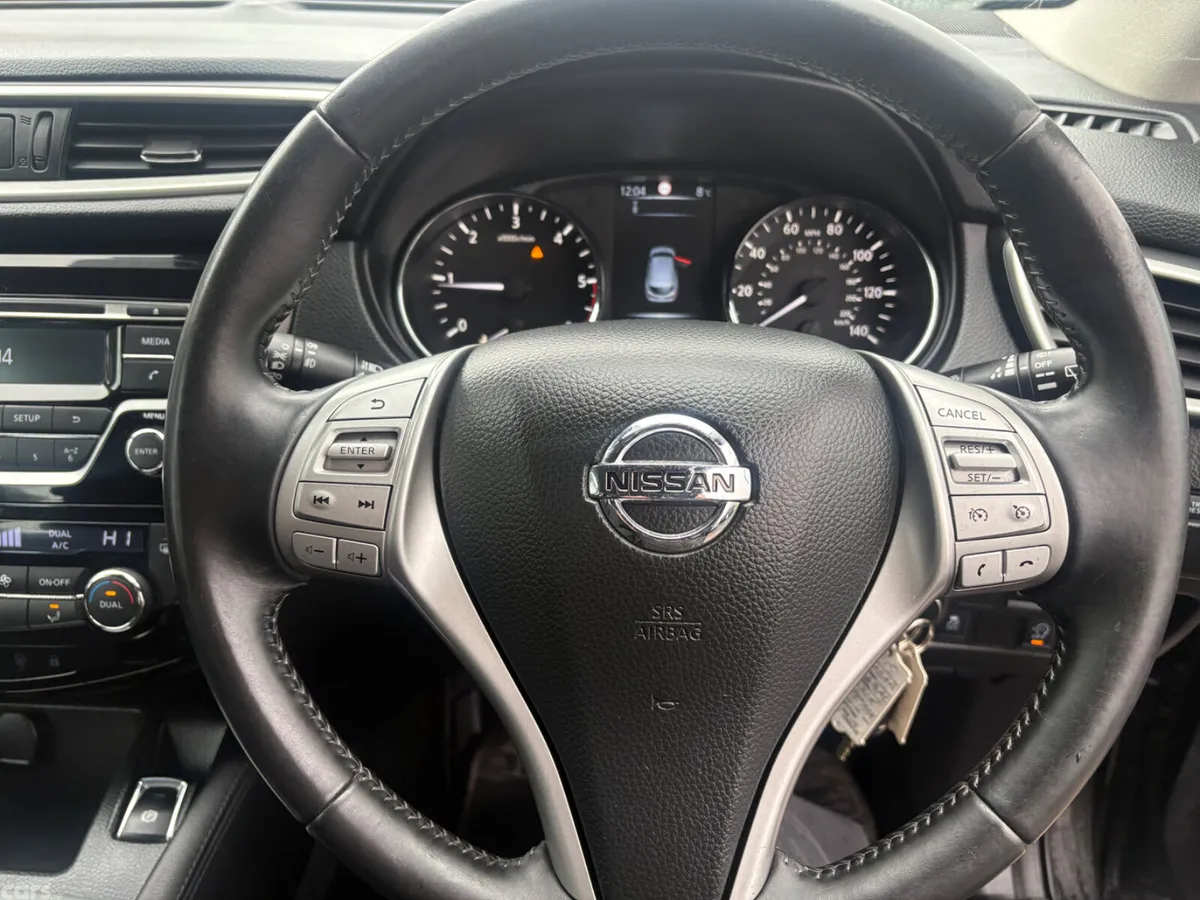 Nissan Qashqai Hatchback, Diesel, 2015, Black