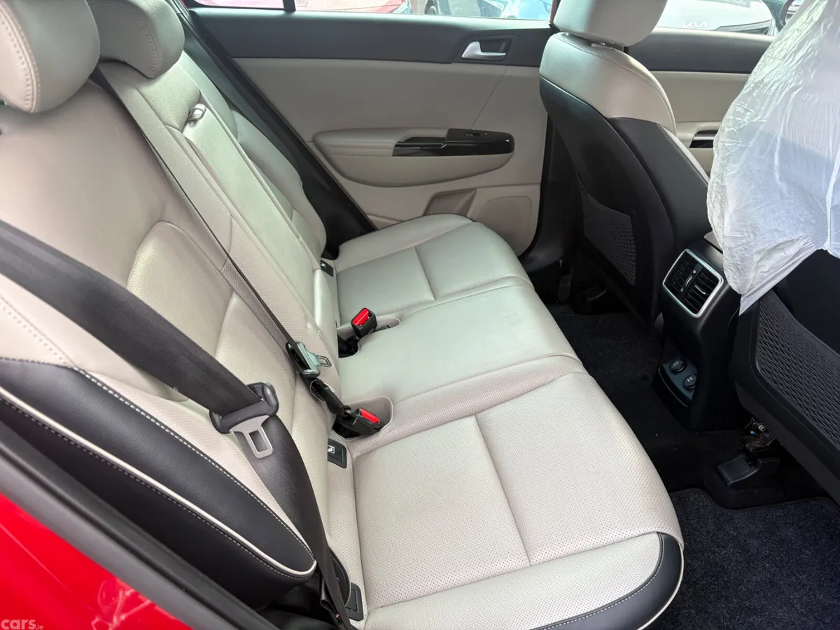 Kia Sportage SUV, Diesel Hybrid, 2021, Red