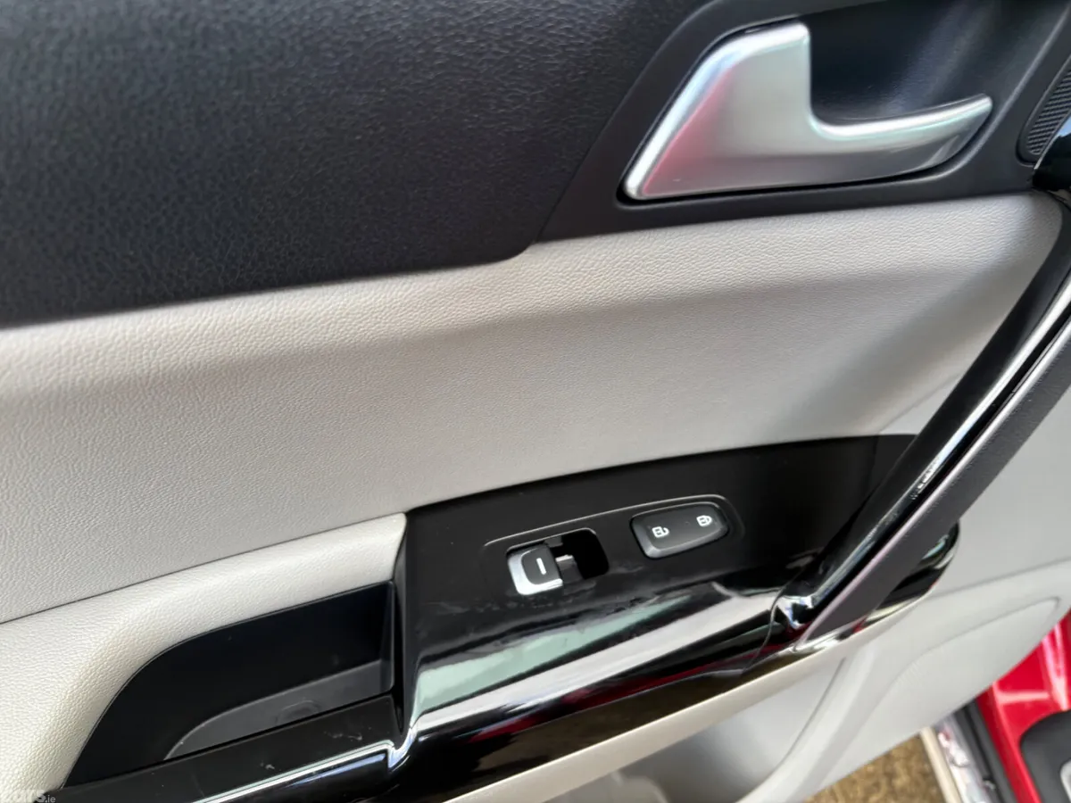 Kia Sportage SUV, Diesel Hybrid, 2021, Red
