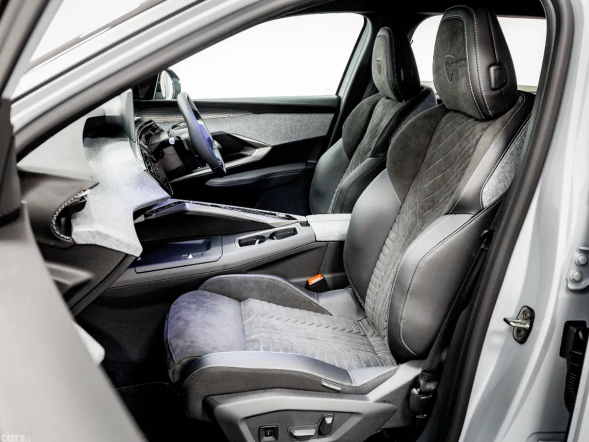 Peugeot 5008 SUV, Electric, 2026, White