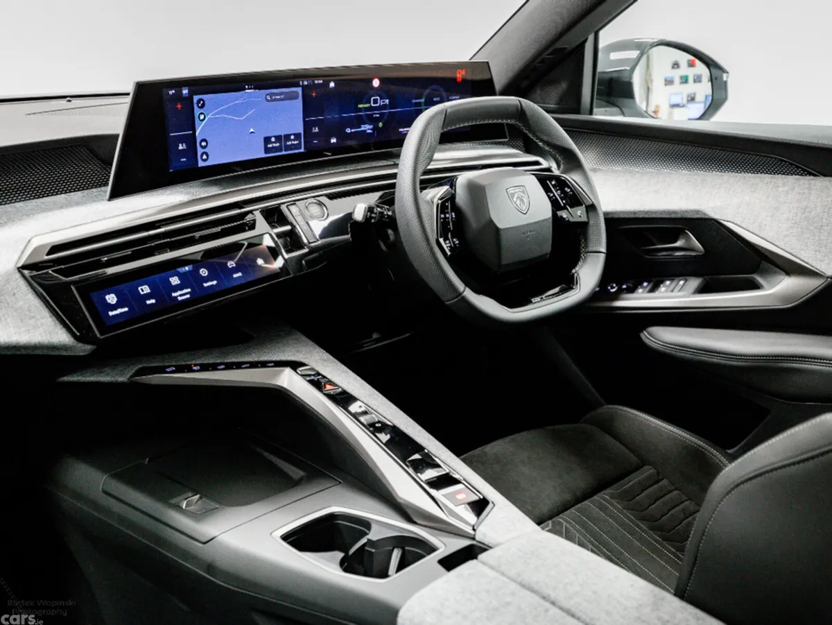 Peugeot 5008 SUV, Electric, 2026, White
