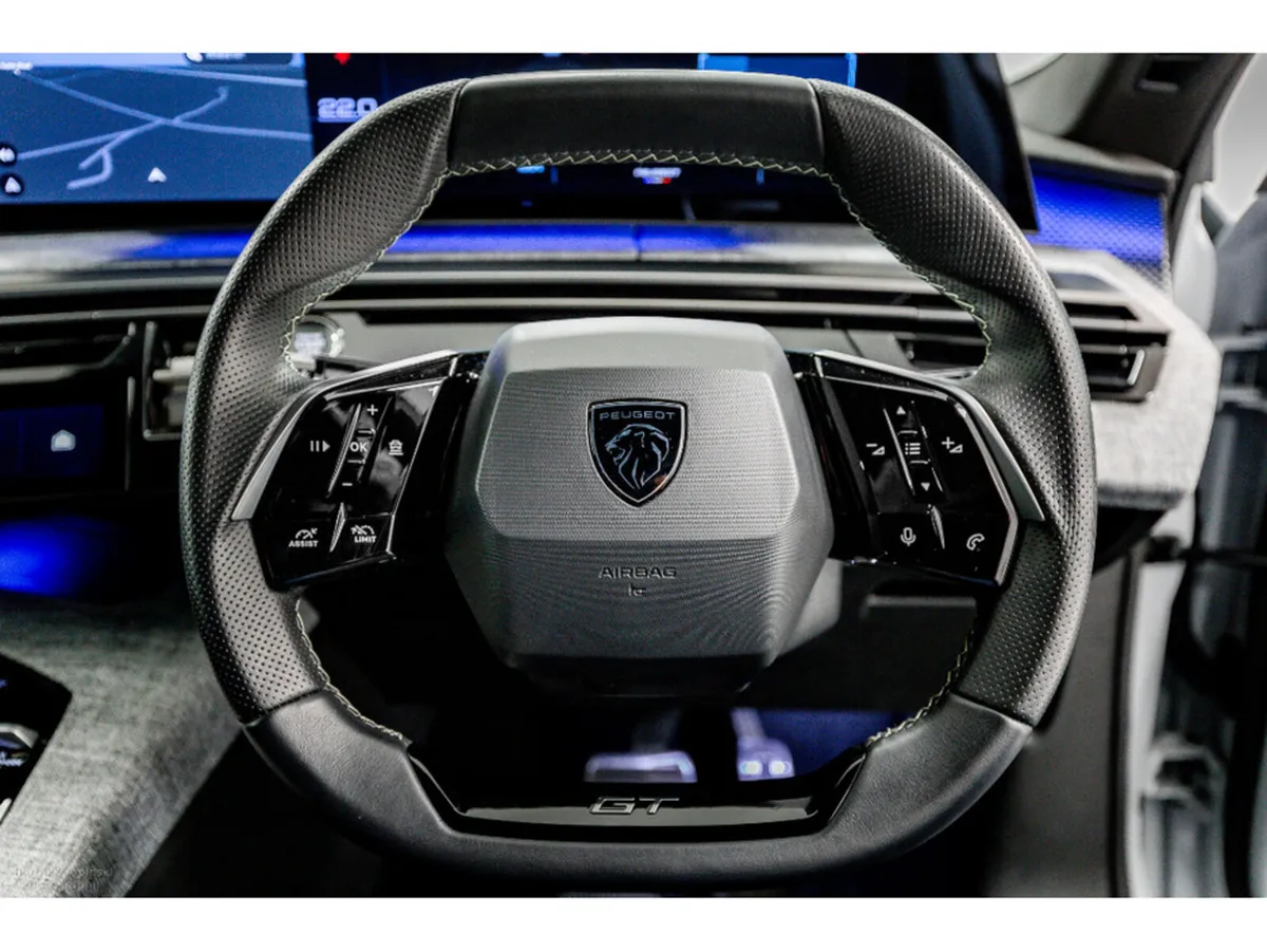 Peugeot 5008 SUV, Electric, 2026, White