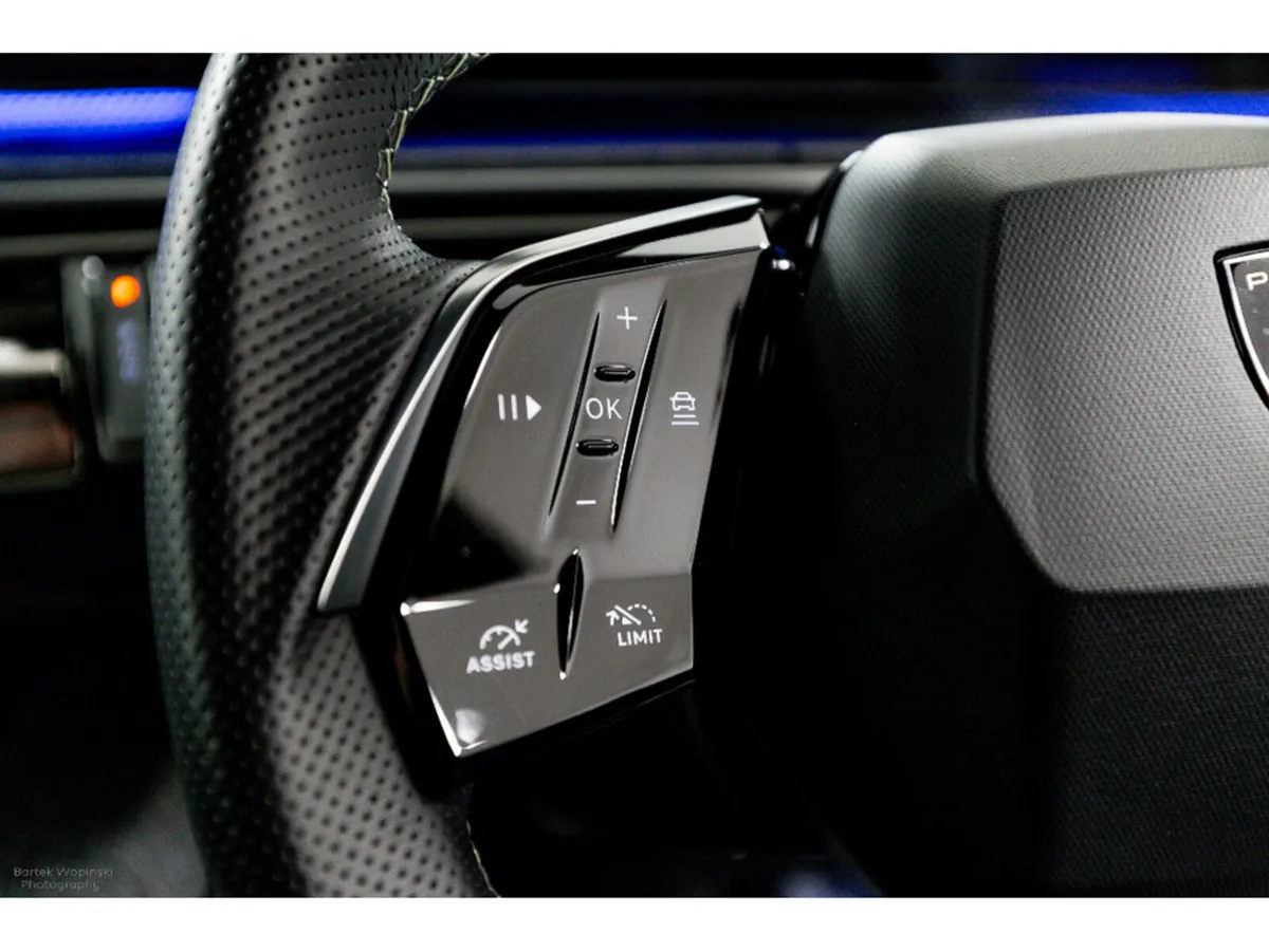 Peugeot 5008 SUV, Electric, 2026, White