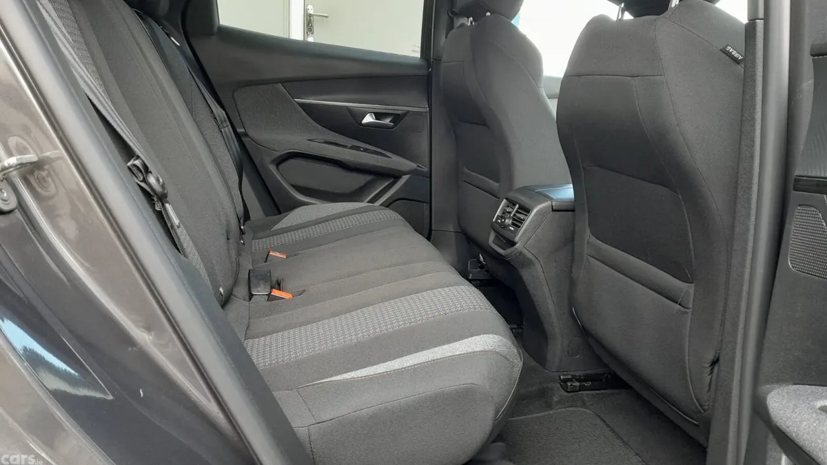 Peugeot 3008 MPV, Diesel, 2023, Grey