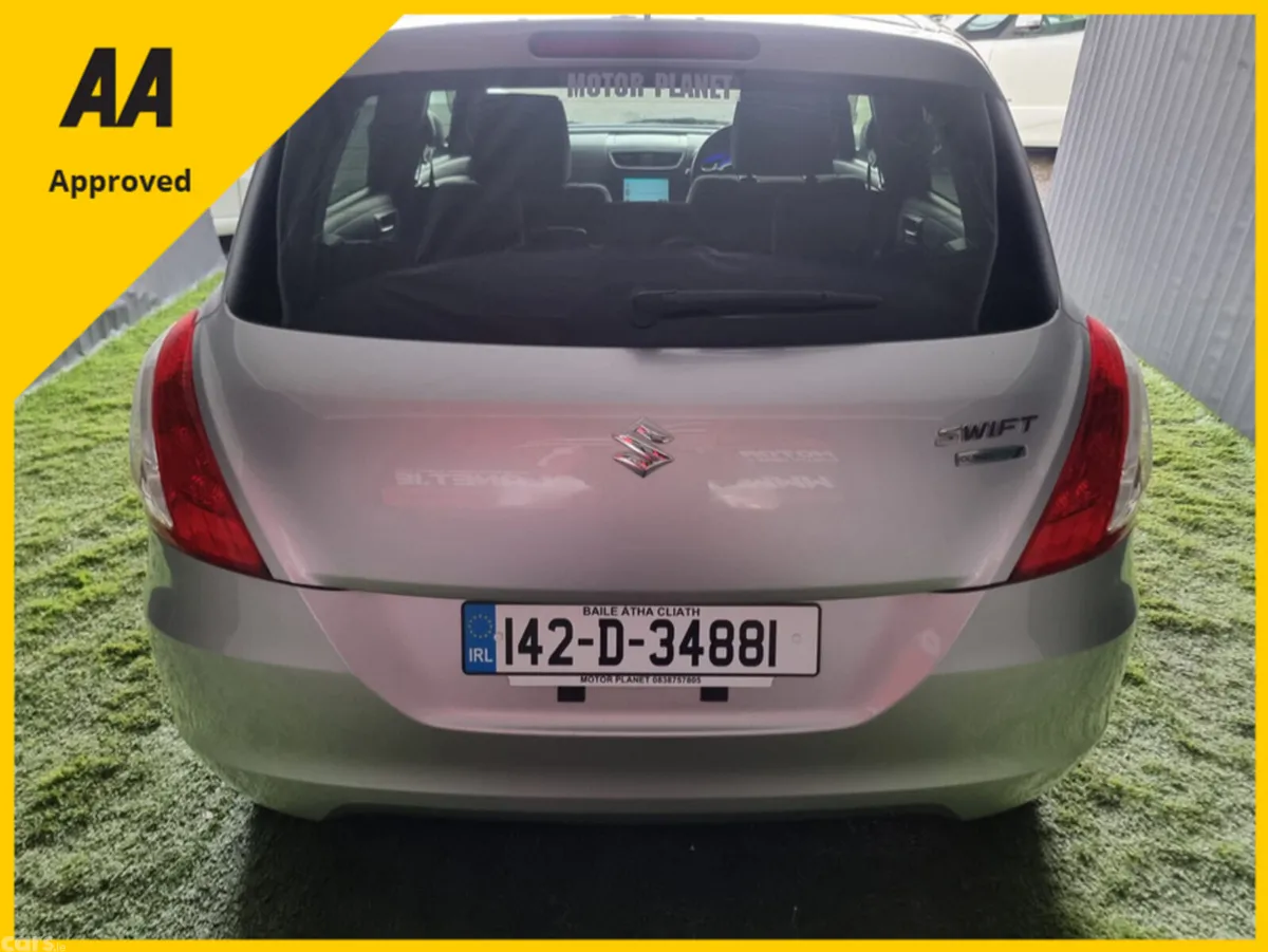 Suzuki Swift Hatchback, Petrol, 2014, Silver