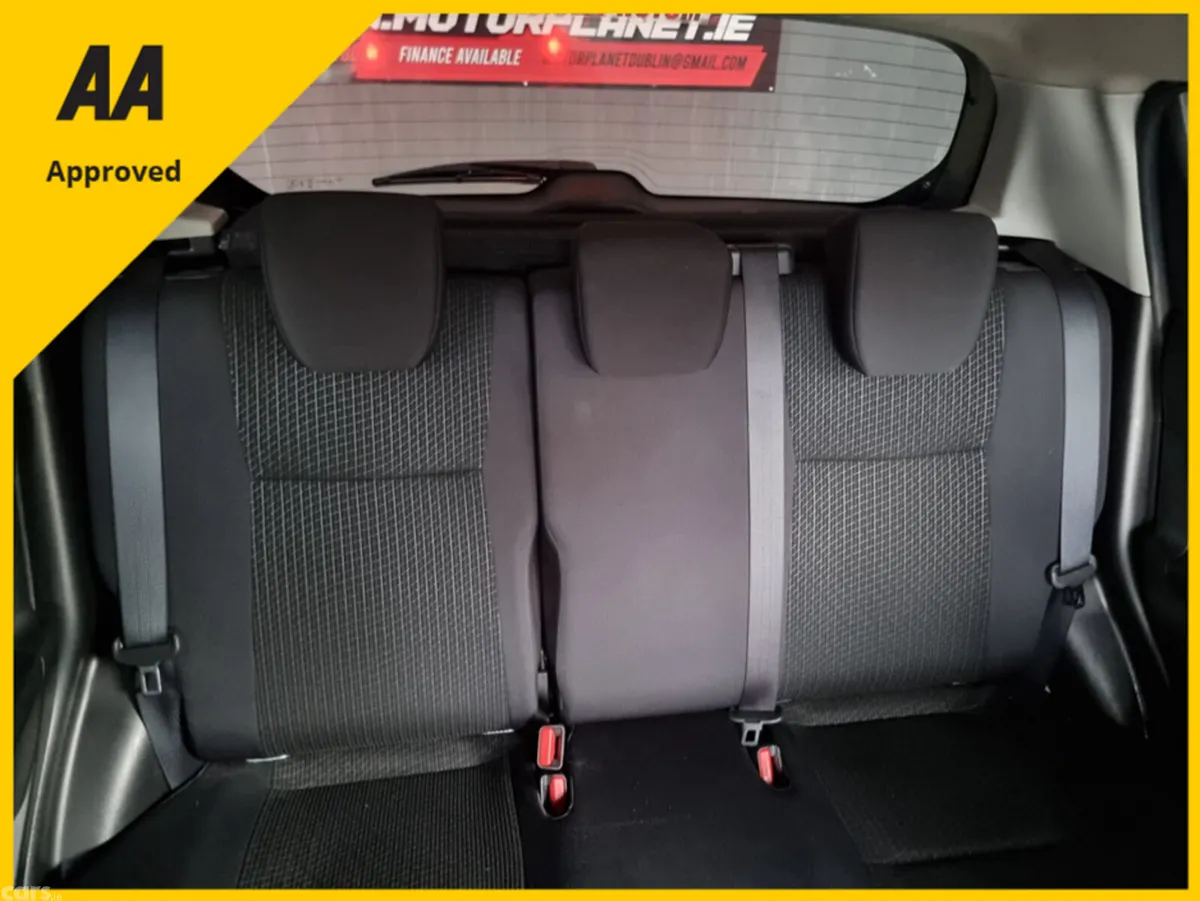 Suzuki Swift Hatchback, Petrol, 2014, Silver