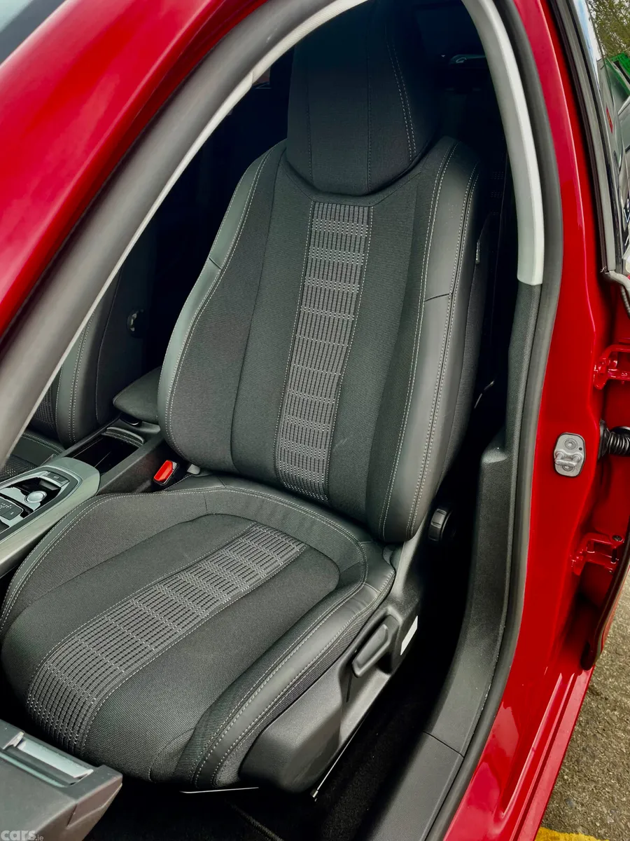 Peugeot 308 Estate, Diesel, 2018, Red
