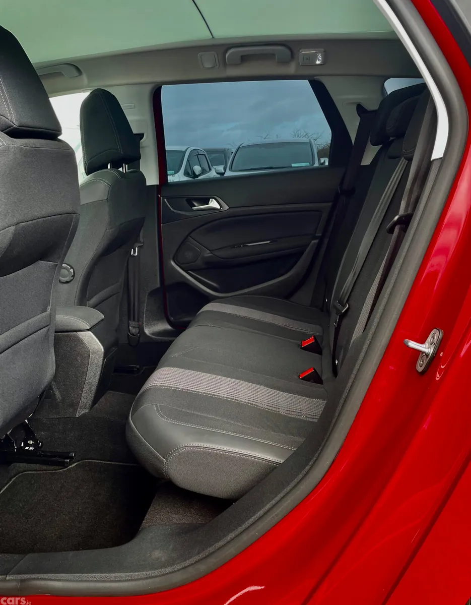 Peugeot 308 Estate, Diesel, 2018, Red