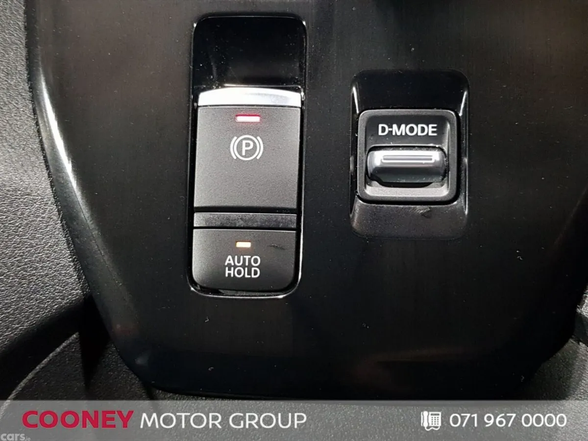 Nissan Qashqai MPV, Petrol, 2022, Red