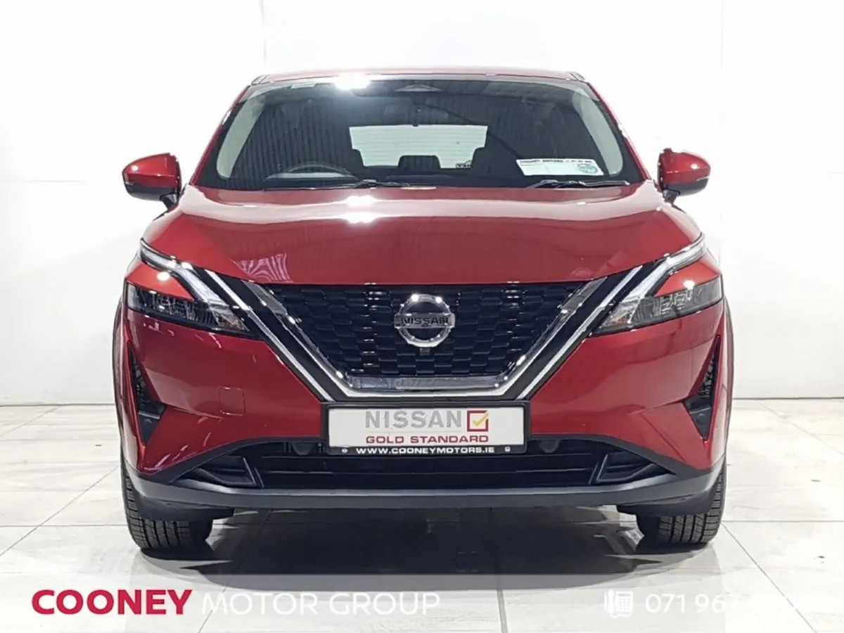 Nissan Qashqai MPV, Petrol, 2022, Red