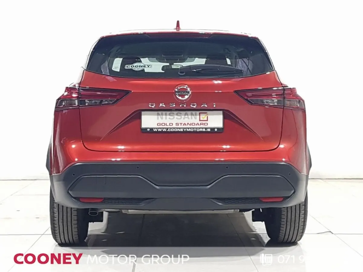Nissan Qashqai MPV, Petrol, 2022, Red