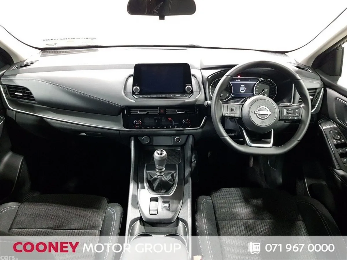 Nissan Qashqai MPV, Petrol, 2022, Red