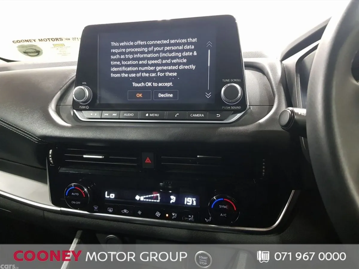 Nissan Qashqai MPV, Petrol, 2022, Red