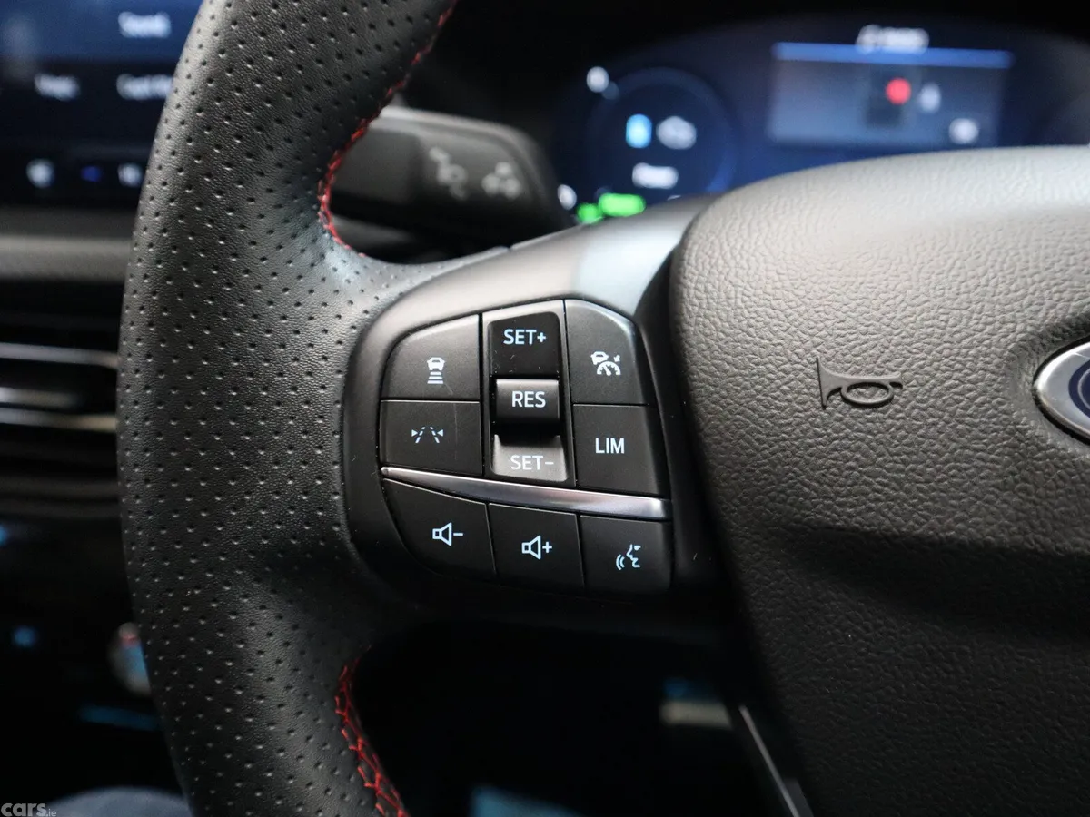 Ford Kuga SUV, Petrol Hybrid, 2025, White