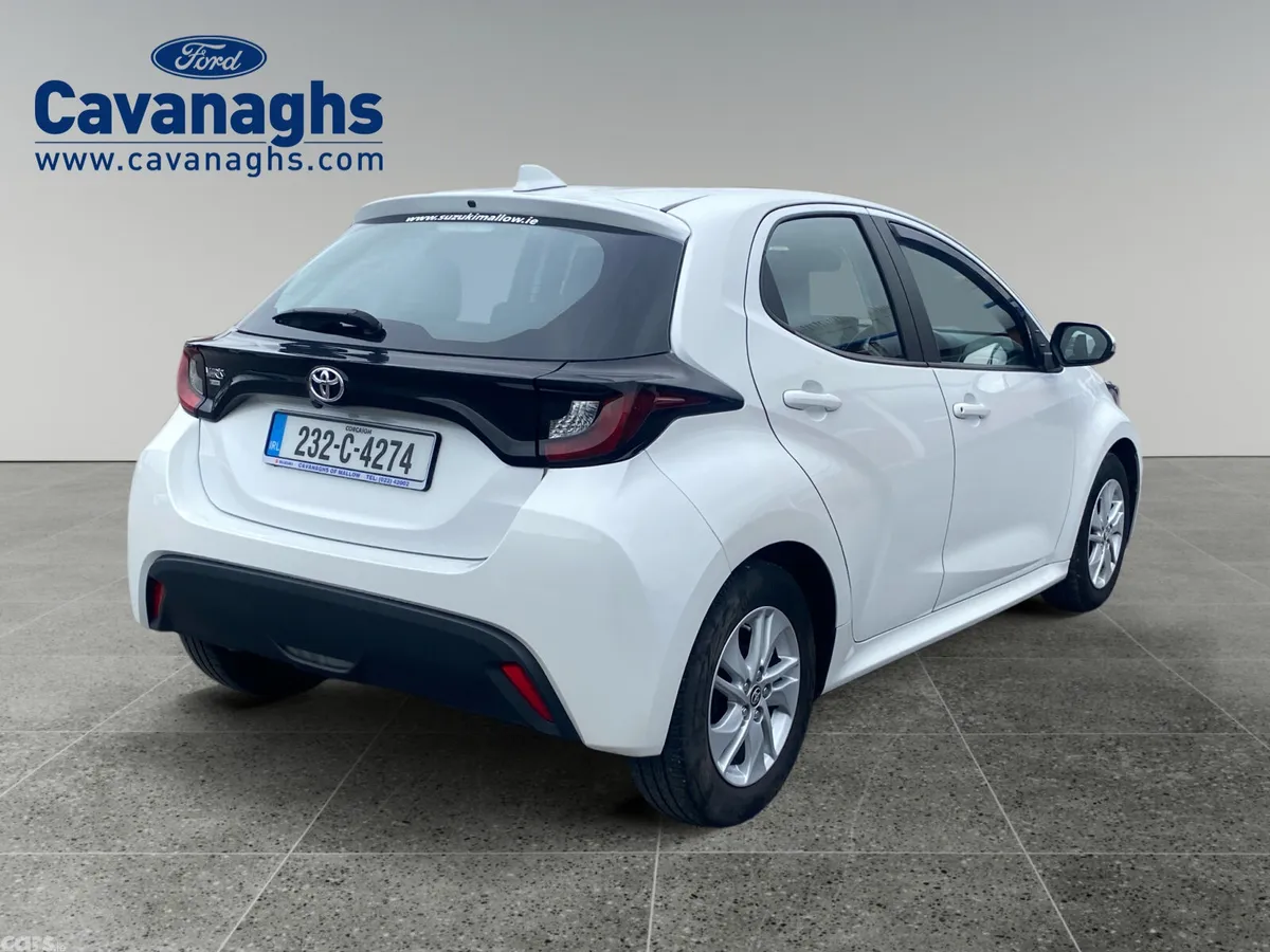 Toyota Yaris Hatchback, Petrol, 2023, White